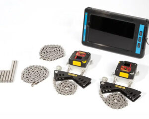 Easy-Laser XT550 Shaft EX components, including XT50 measuring units, shaft brackets, chains, rods and display unit.